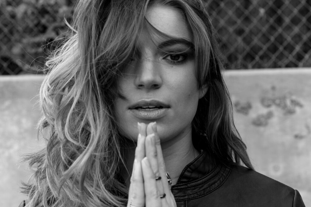 Molly Moore - Free Spirit [New Song]