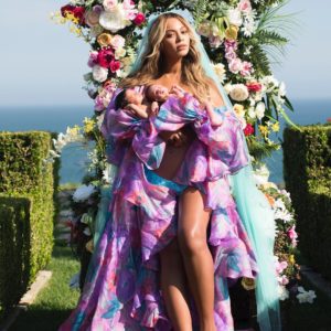 Beyoncé Posts Photo With Newborn Twins, Reveals Names