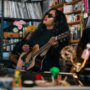 H.E.R. Performs For NPR’s ‘Tiny Desk Concert’