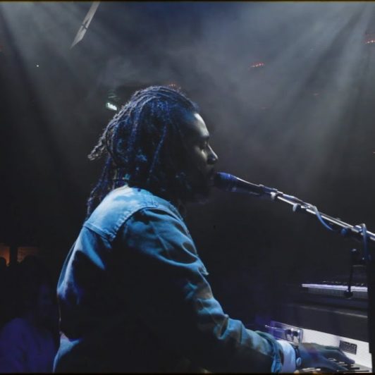 Aaron Taylor Shooting stars Benny Sings