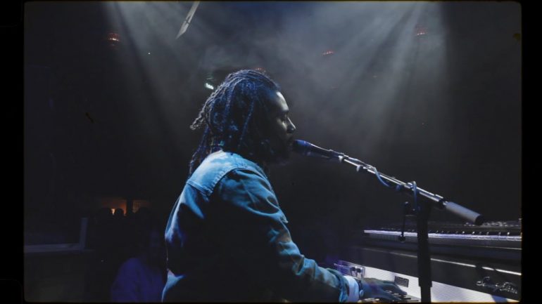 Aaron Taylor Shooting stars Benny Sings