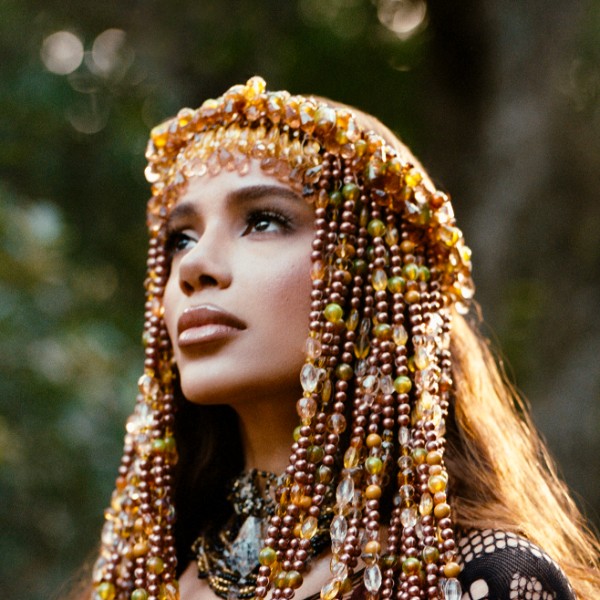 Anitta Unveils ‘EQUILIBRIVM’ & Shares ‘Choka Choka’ Video With Shakira